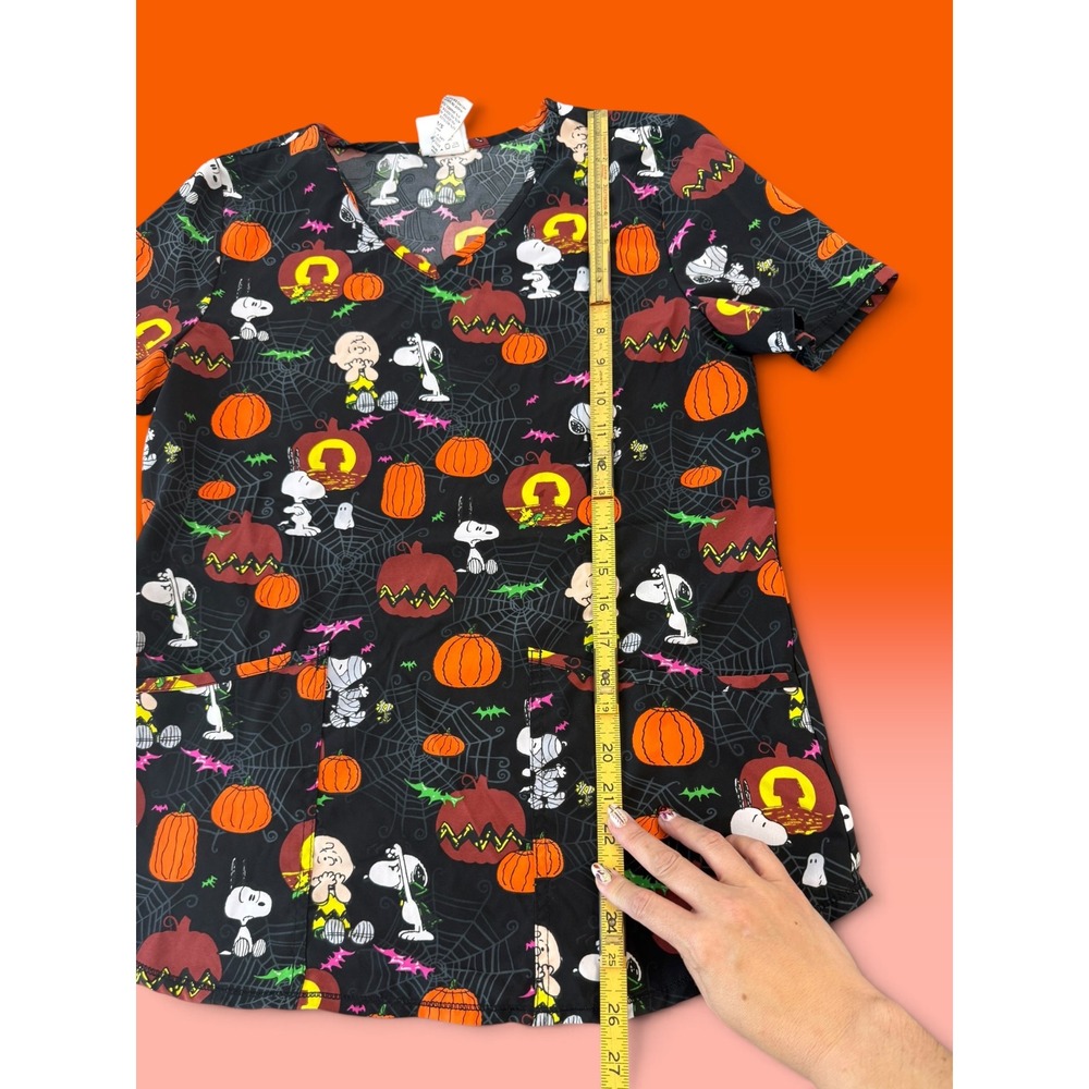 Peanuts Halloween Scrub Top Snoopy Charlie Brown Pumpkins Black V-Neck Small - Picture 4 of 8